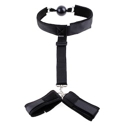 Kit de mordaça com algemas, possui uma tira de nylon regulável que desce pelas costas para facilitar o alcance dos punhos - VIPMIX