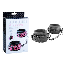 Algema em vinil Luxury Fetish, forrada e muito confortável, possui corrente de metal e sistema de ajuste com fivelas - APHRODISIA